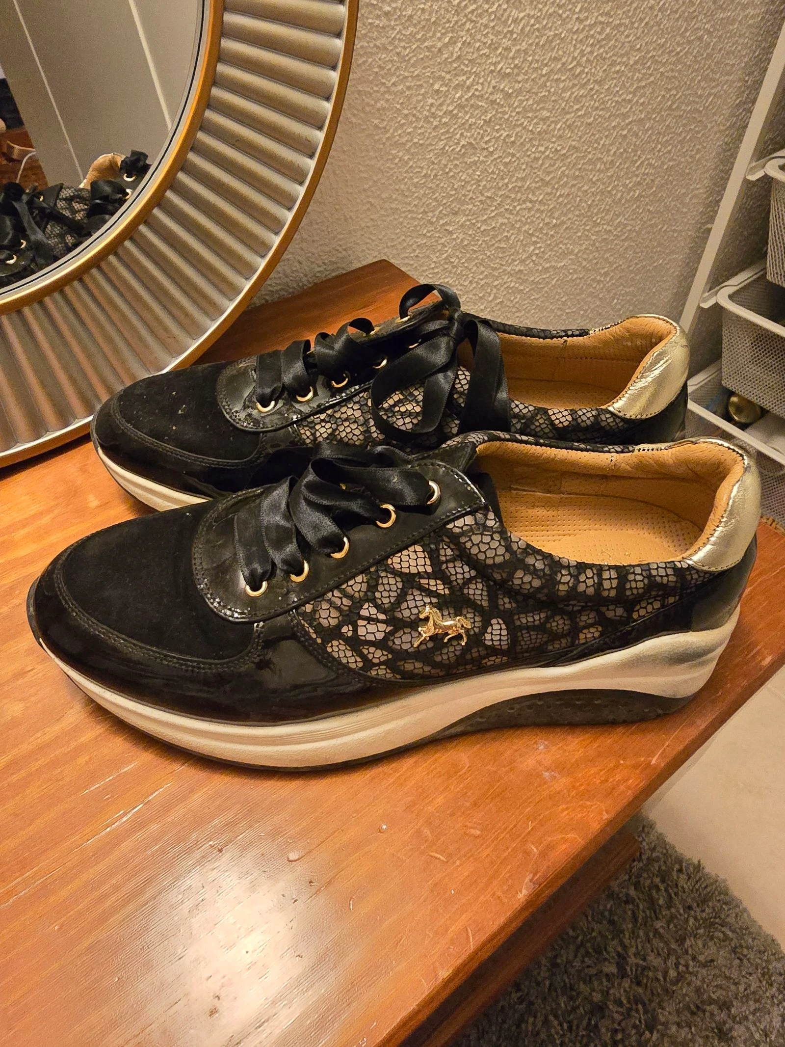 Tenis cavalinho original negro y dorado 40 – photo 3